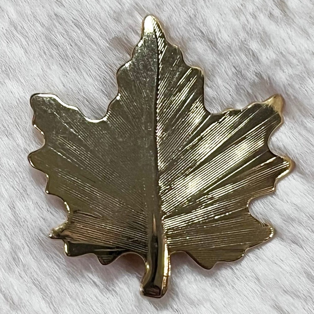 🔮 5/$25 Vintage‎ Gold Tone Leaf Pin